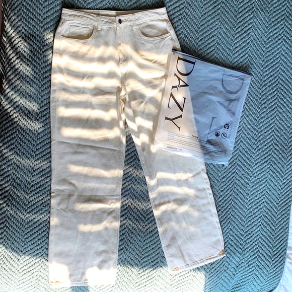 Dazy Denim - Dazy high waisted wide leg beige jeans.
